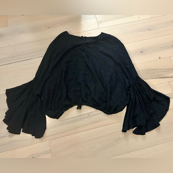Olivaceous Tops - Olivaceous Boho Hippie Bell Sleeves Black Top Size M